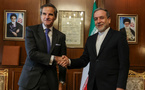 Le directeur général de l'AIEA (g.) et le chef de la diplomatie iranienne 
